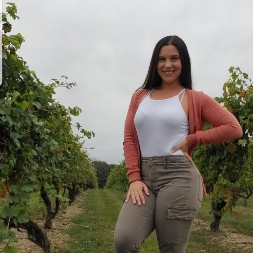 Meet your Posher, Alexis!